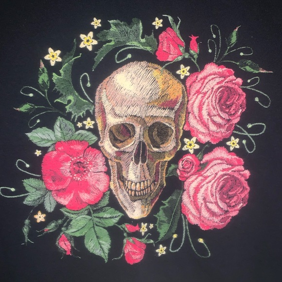 Roses & Skull graphic T-shirt sz L - Picture 3 of 4